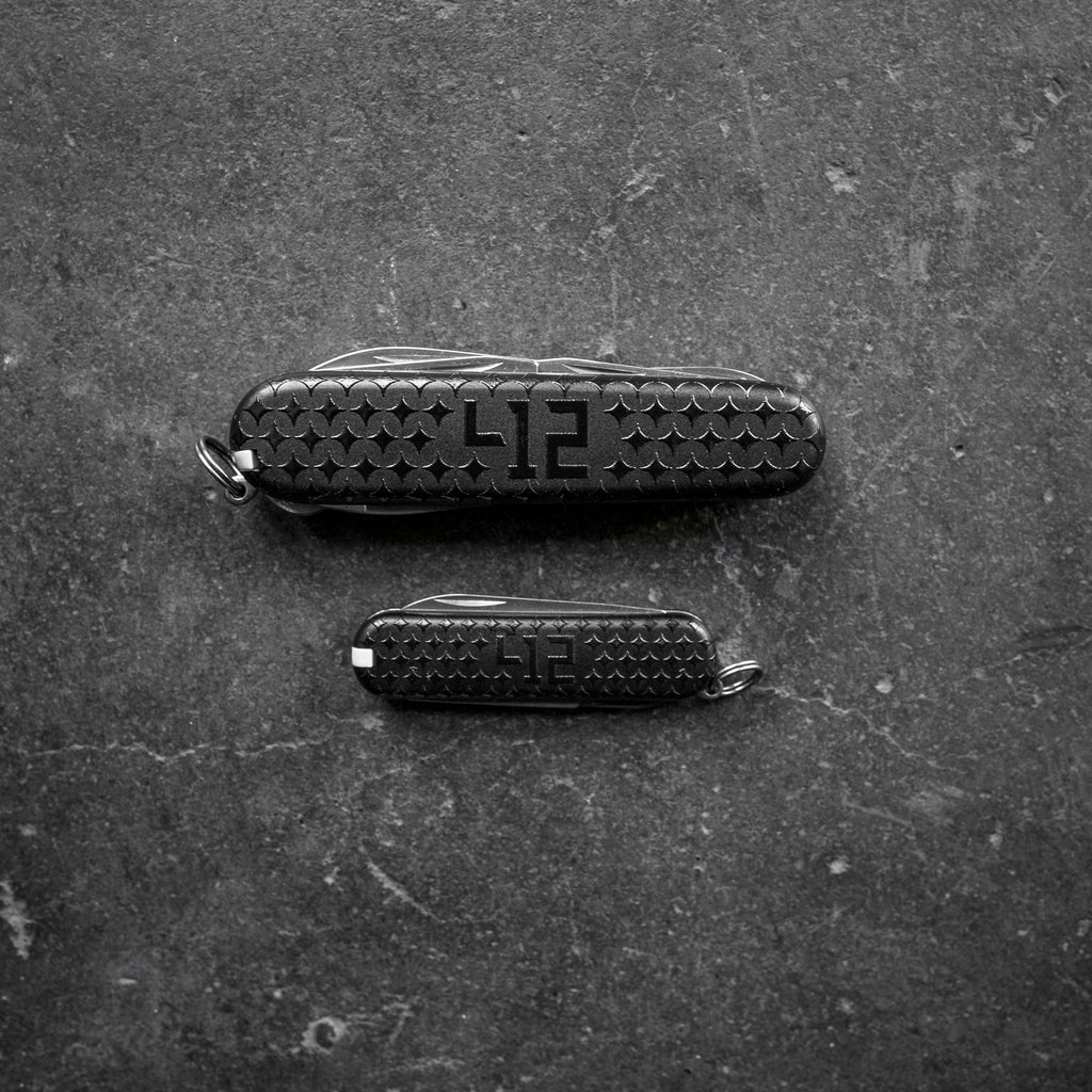 412® Swiss Army Embossed Pocket Knife